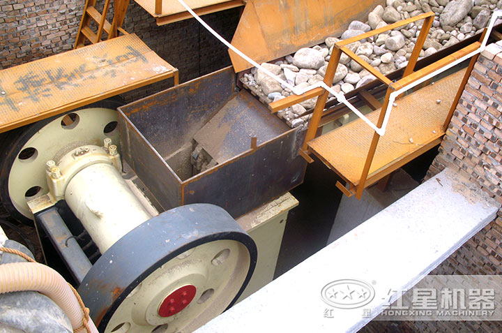 顎式破碎機(jī)、給料機(jī)