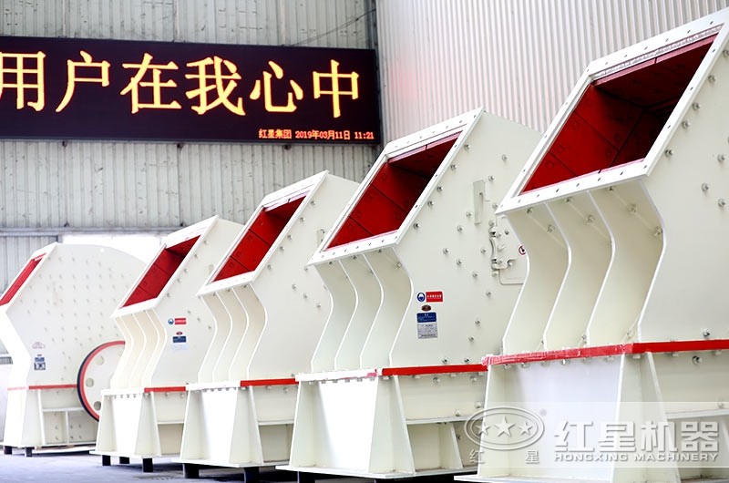錘式破碎機(jī)車間實(shí)拍圖，多種型號(hào)可供挑選
